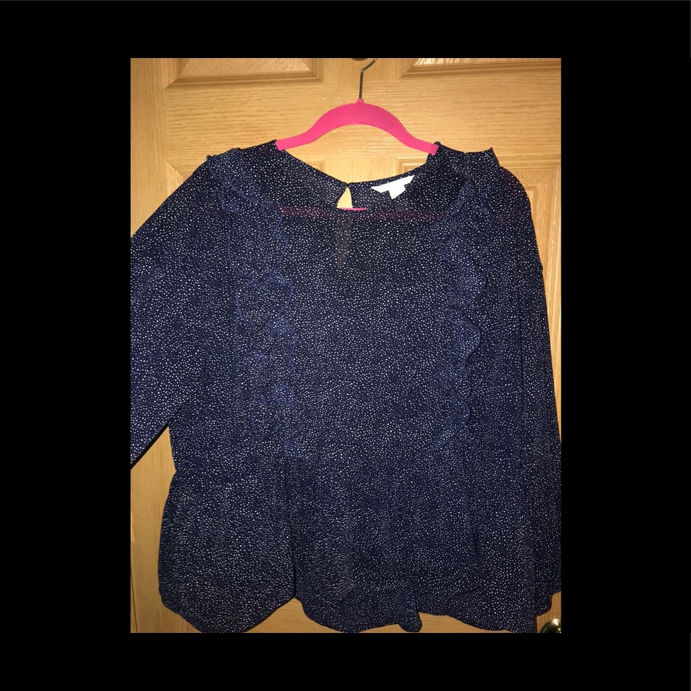 H&M blouse with ruffle on sides. Navy blue/white